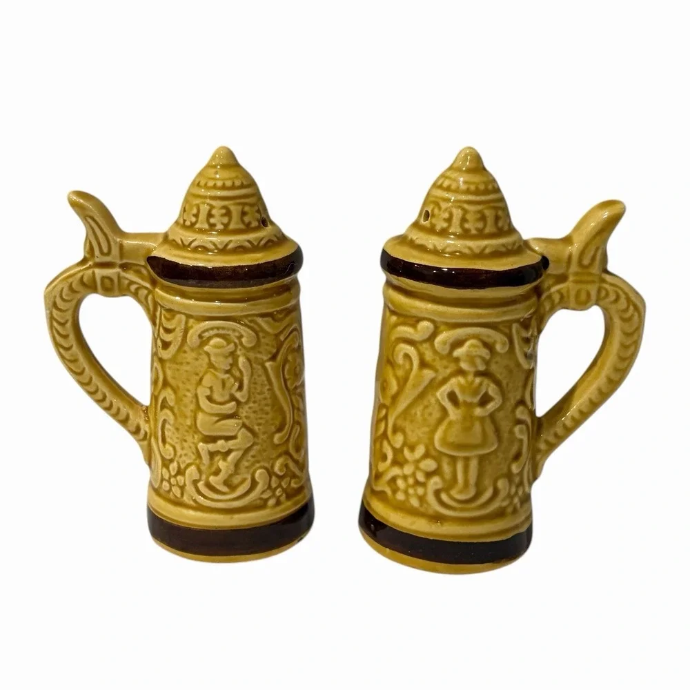 Vintage salt and pepper shakers Beer Steins 4